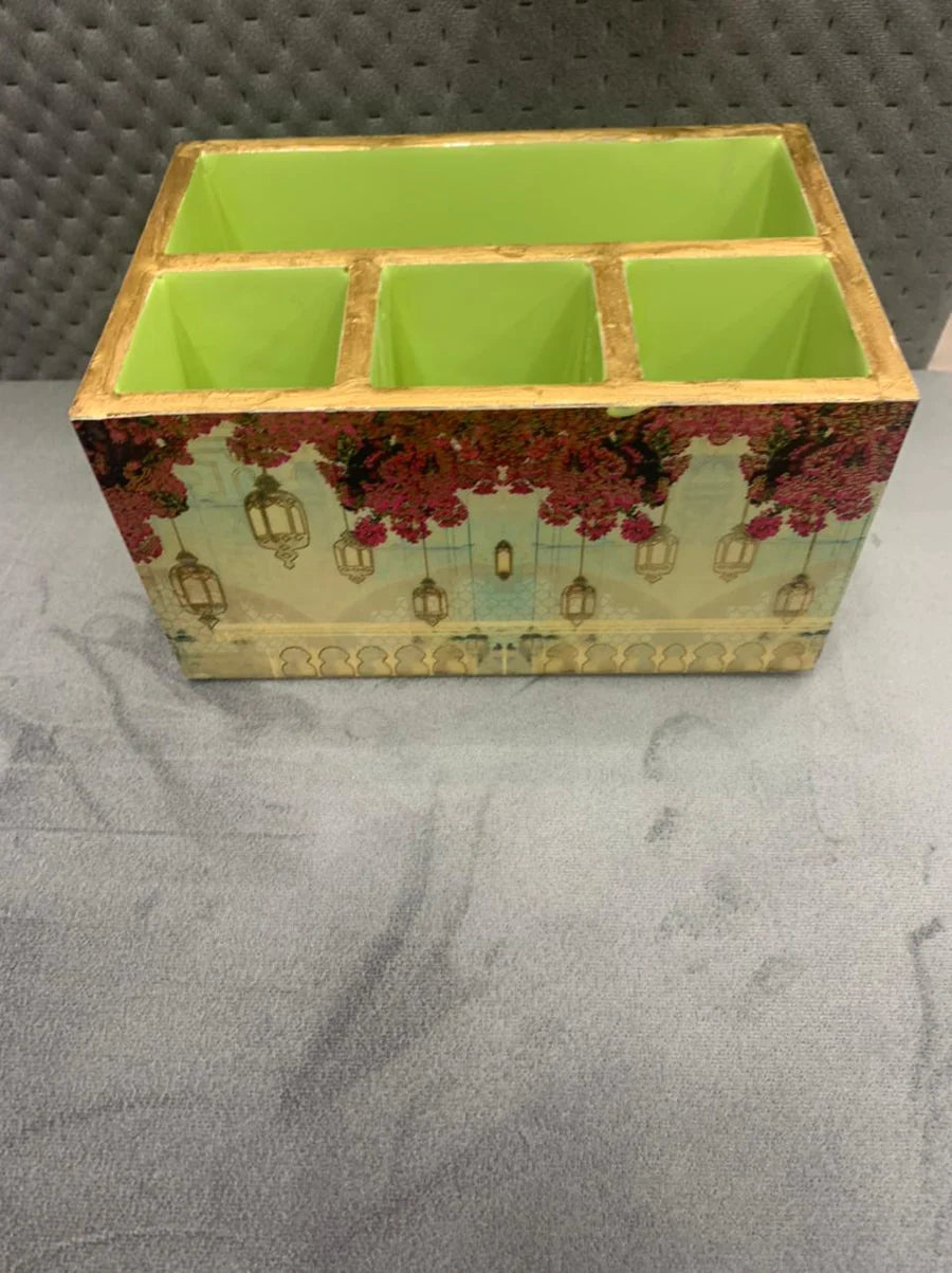 Vintage inspired cutlery box