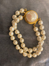 Load image into Gallery viewer, Pearl Bracelet W/ Pearl Clamp