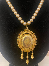 Load image into Gallery viewer, Pearl Necklace with Gold Locket Pendant